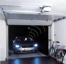 供应与安装石家庄卷帘式、翻板式车库门及其汽车维修服务